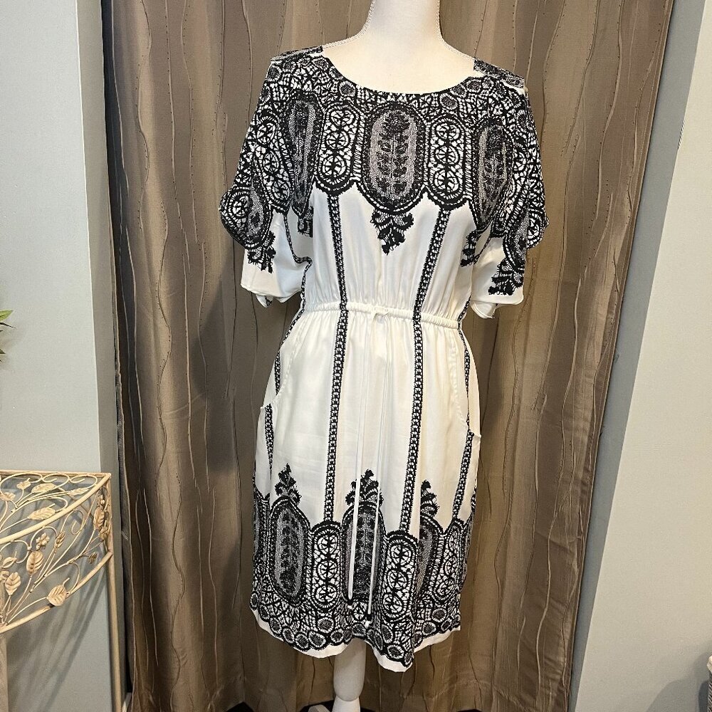 New York & Company White Cold Shoulder Dress with Black lace design, SIze Medium